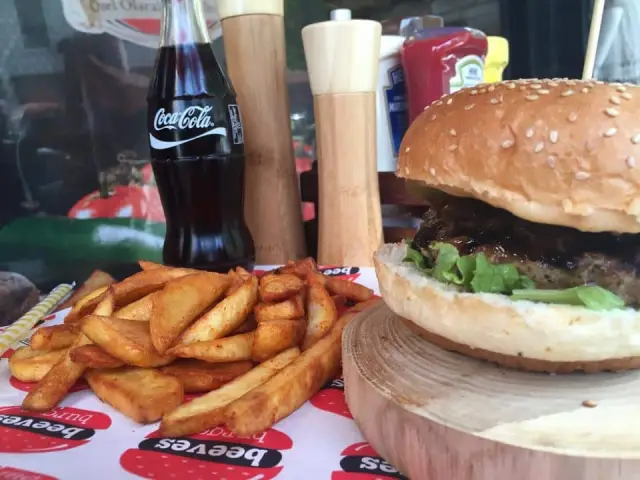 Beeves Burger & Steakhouse'nin yemek ve ambiyans fotoğrafları 17