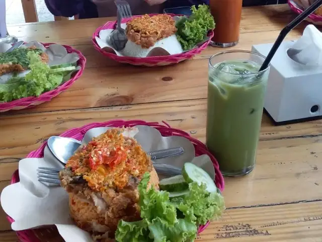 Gambar Makanan Ayam Geprek Budew 1