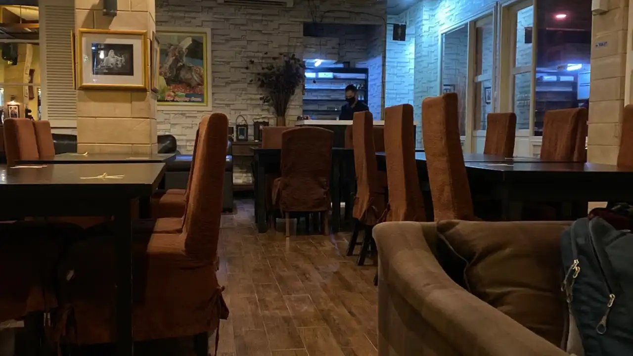 Demang Restaurant & Coffee Lounge