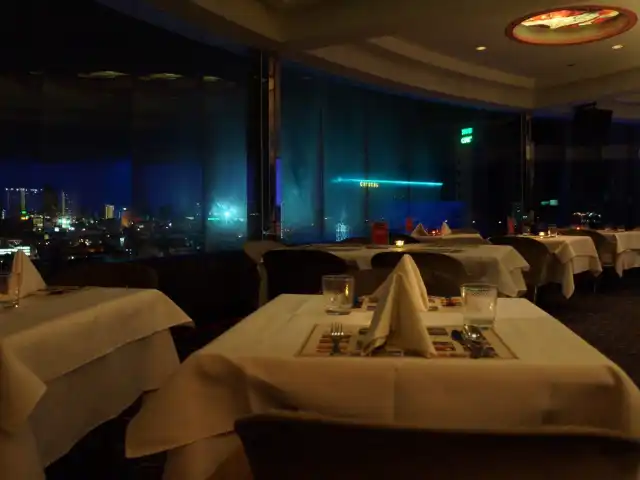 Revolving Restaurant Food Photo 4