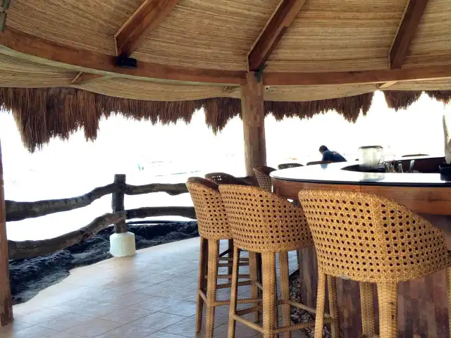 Oyster Bar - Bluewater Maribago Beach Resort and Spa Food Photo 5
