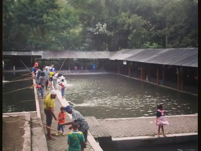 Gambar Makanan Lesehan & Kolam Pancing Agung Pacet 7