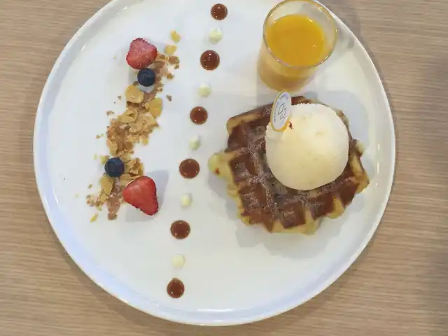 Madame Waffle Food Photo 18