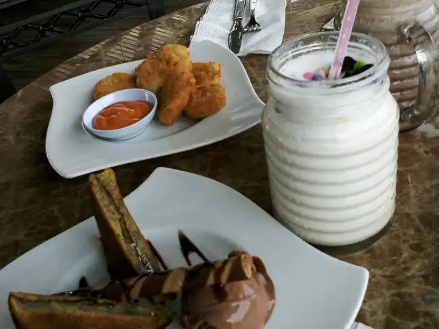 Gambar Makanan La Taverna Cafe & Resto 10