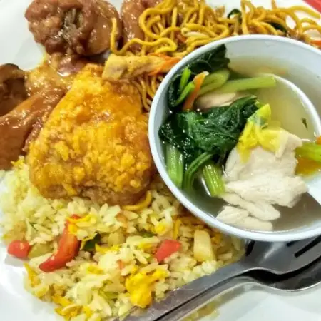 Gambar Makanan Lin's Garden Restaurant 8