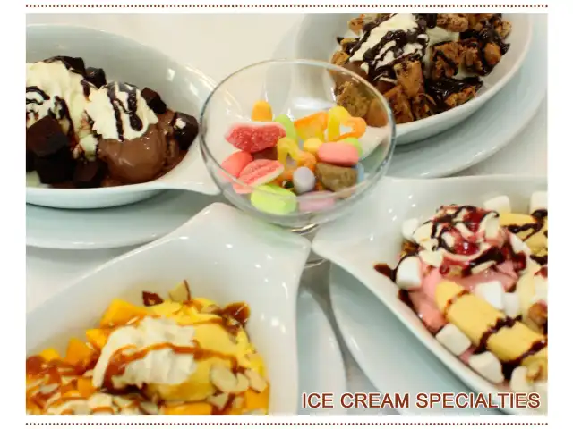 Ice Castle Cafe and Ice Cream House Food Photo 8
