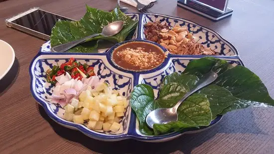 Para Thai Food Photo 1