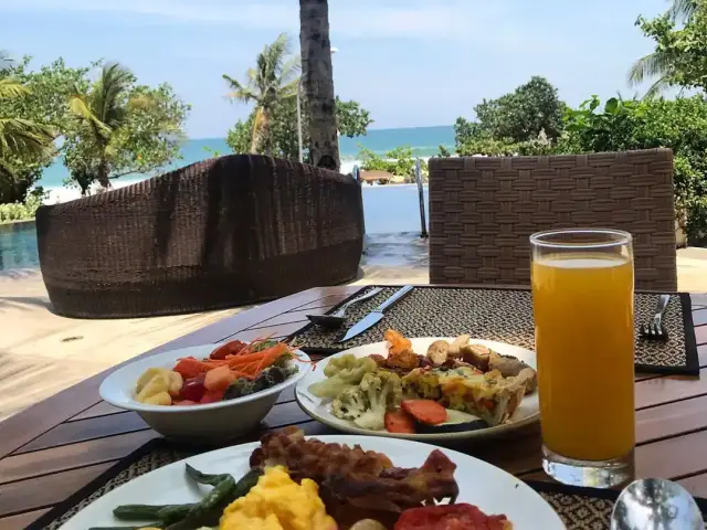 Gambar Makanan S.K.A.I. Beach Club – Padma Resort Legian 8
