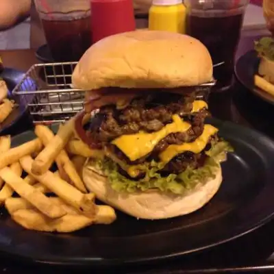 Zark's Burger Katipunan