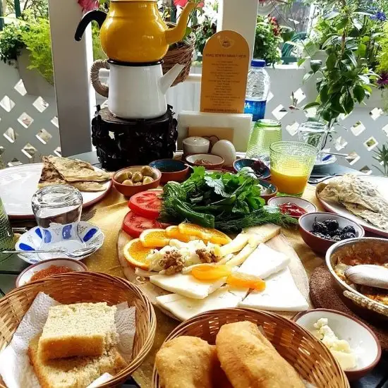 Sarı Demlik Kahvaltı'nin yemek ve ambiyans fotoğrafları 1