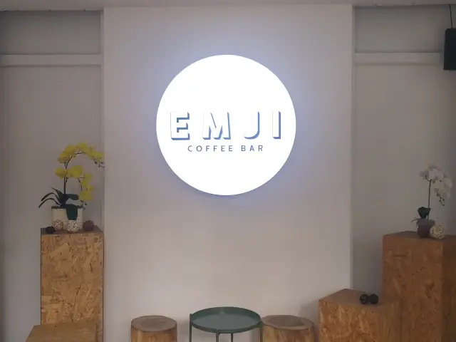 Gambar Makanan Emji Coffee Bar & Space 3