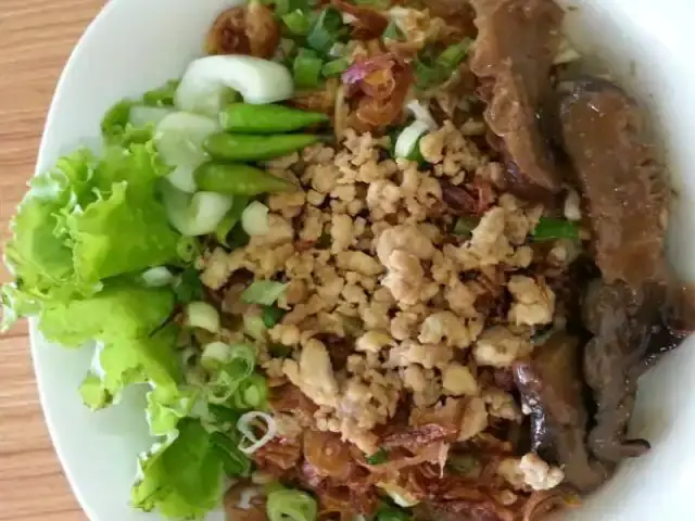 Gambar Makanan Cwie Mie Malang dan Bubur Ayam Latin 1