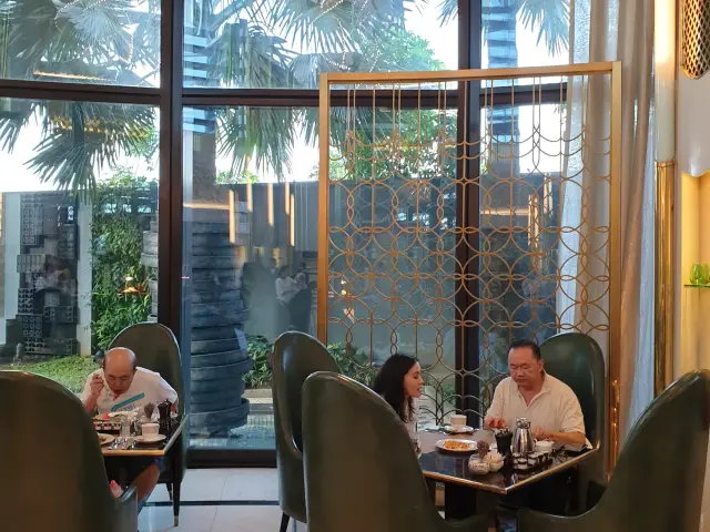 Gambar Makanan Palm Court - Four Seasons Hotel 13