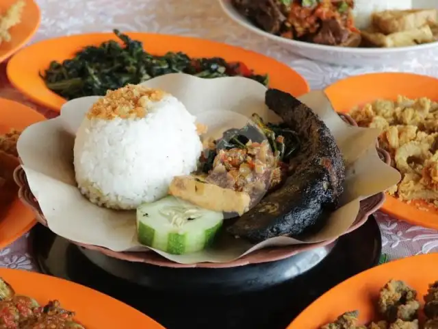 Gambar Makanan Ayam Goreng Nelongso, Bangkalan 16