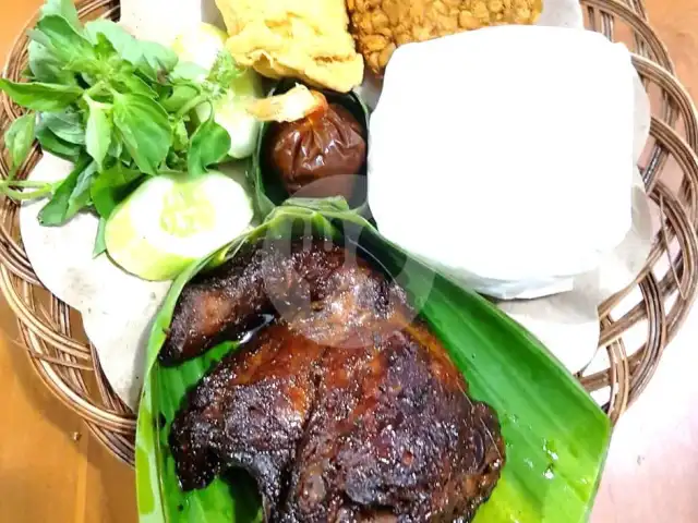 Gambar Makanan Ayam Tulang Lunak Khas Ibu Hj.Fitri Dede Rusli, Pangeran Antasari 2