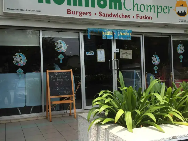 Nomnom Chomper Food Photo 2