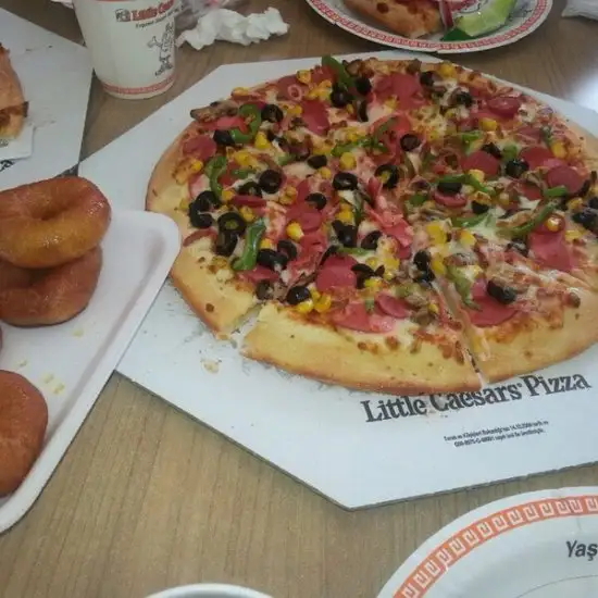 Little Caesars Pizza'nin yemek ve ambiyans fotoğrafları 1