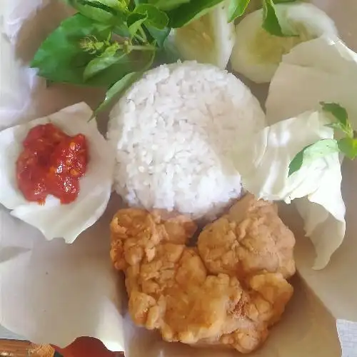 Gambar Makanan Lalapan crispy Bu Nul, Blimbing 6