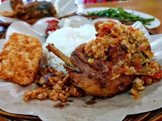 Gambar Makanan Ayam Penyet Surabaya 5