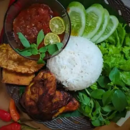 Gambar Makanan Nasi Uduk Ayam Bakar Jakarta 3