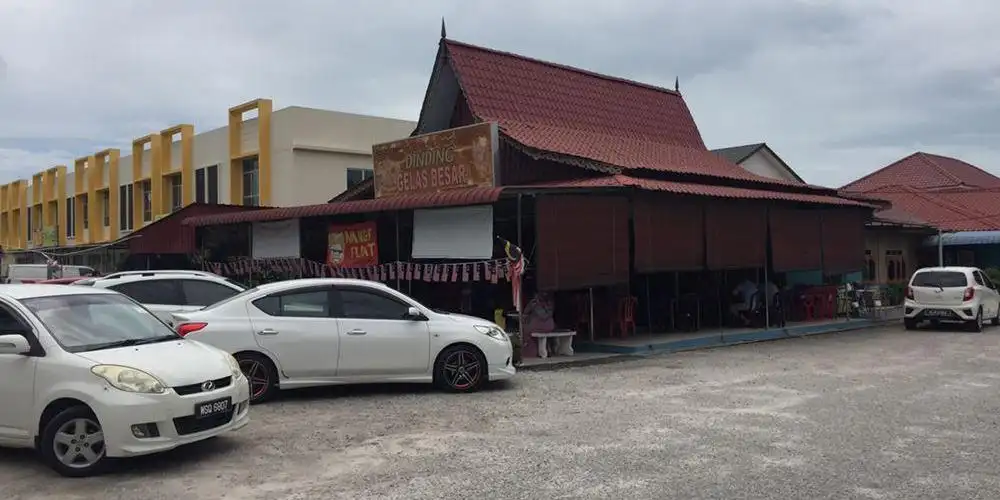 Restoran Dinding Gelas Besar Tanjung Karang