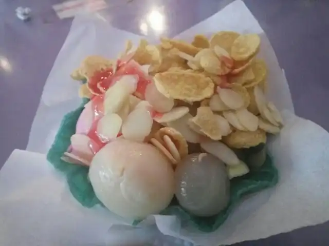 Gambar Makanan Mangkok Kelapa [cream & fruit] 3