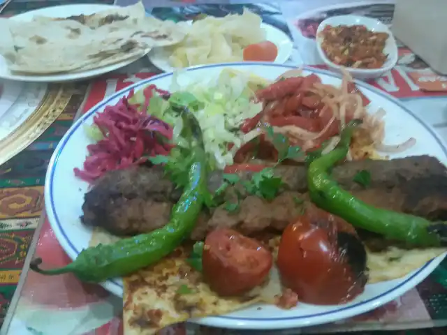 Adanalı Özen Kebab'nin yemek ve ambiyans fotoğrafları 2