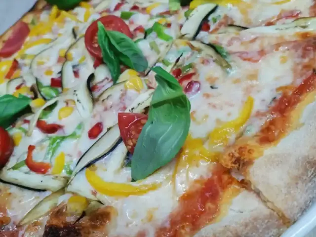 F. Chef İtaliano Pizza'nin yemek ve ambiyans fotoğrafları 1