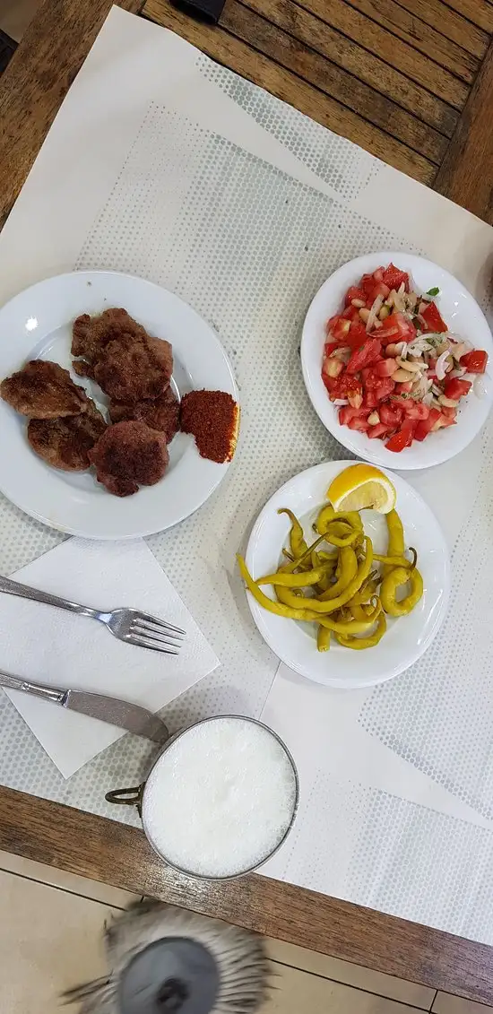 Tarihi Merkez Efendi Köftecisi Ahmet Usta'nin yemek ve ambiyans fotoğrafları 6