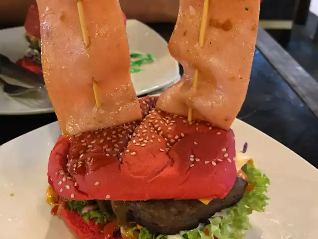 man burger kukus lava Food Photo 15