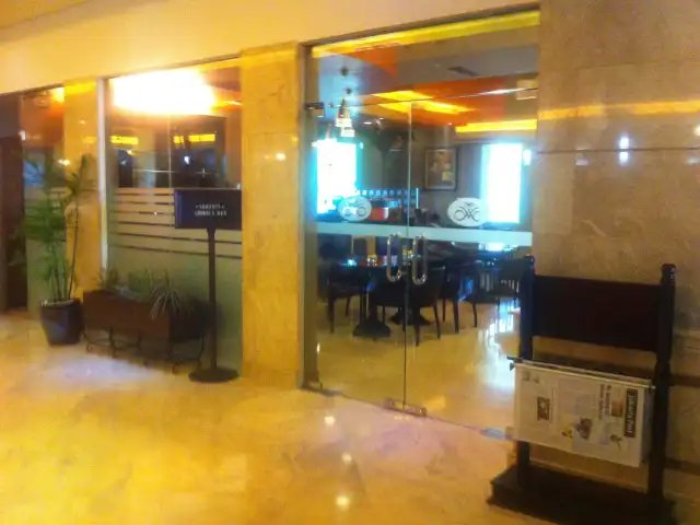 Gambar Makanan Jakarta Lounge & Bar - Grand Cempaka 4
