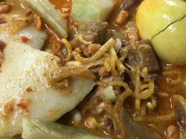 Gambar Makanan Lontong Kari Ayam & Sapi Pak Kumis 3