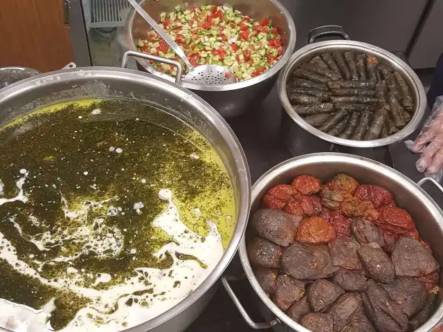 Antepli Beraat Tatlı Ve Çiğ Köfte Salonu'nin yemek ve ambiyans fotoğrafları 35