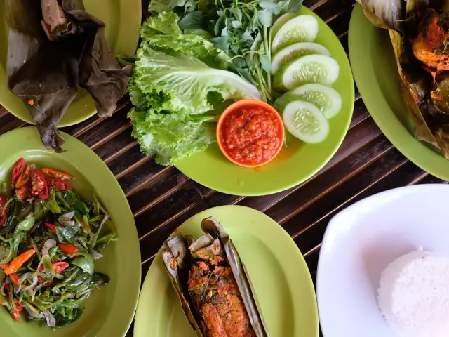 Gambar Makanan Warung Nasi Serba Pepes 3