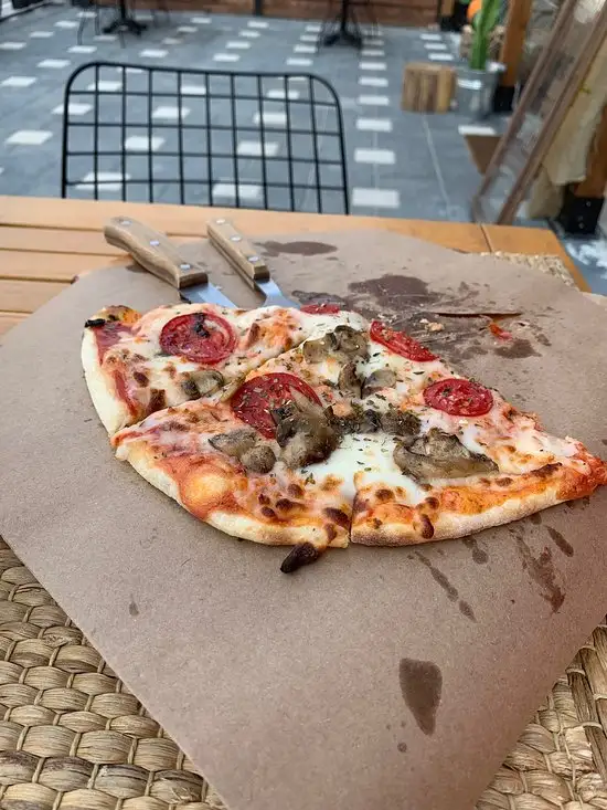 Wood Pizza Cafe'nin yemek ve ambiyans fotoğrafları 3