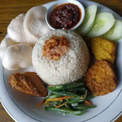 Gambar Makanan Nasi Kuning/Uduk, Bubur & Soto Iga Warung Santai, Pontianak Selatan 11