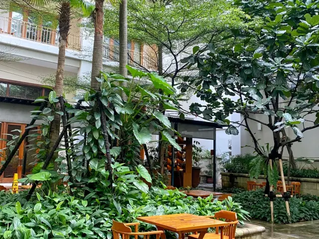 Jakarta & The Courtyard - The Dharmawangsa