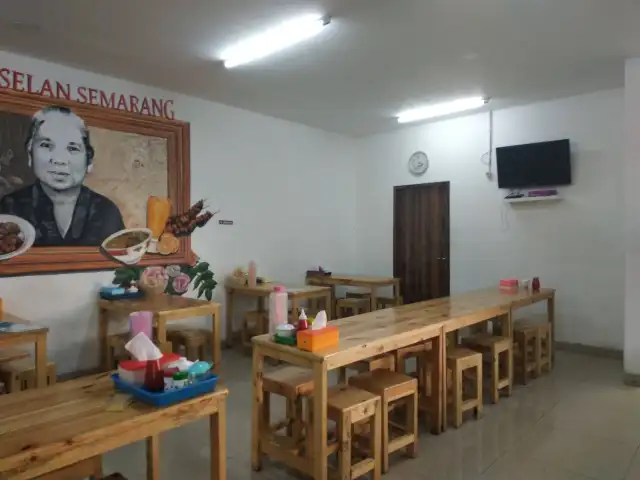 Gambar Makanan Soto Selan Semarang 12