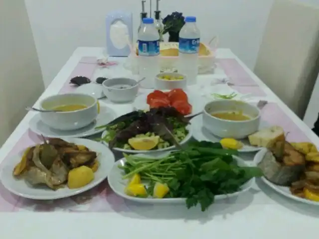 Yenigöl Köfte Piyaz & Ev Yemekleri'nin yemek ve ambiyans fotoğrafları 2