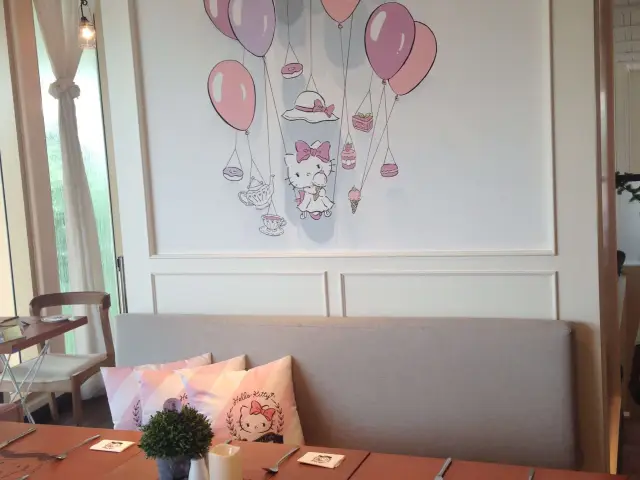 Hello Kitty Gourmet Cafe Food Photo 11