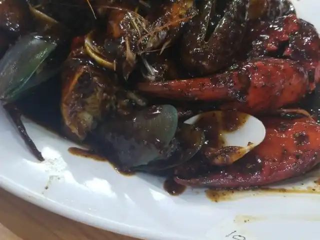 Pawon Seafood & Bebek Peking Goreng Rica2 Krekot Bunder No.72