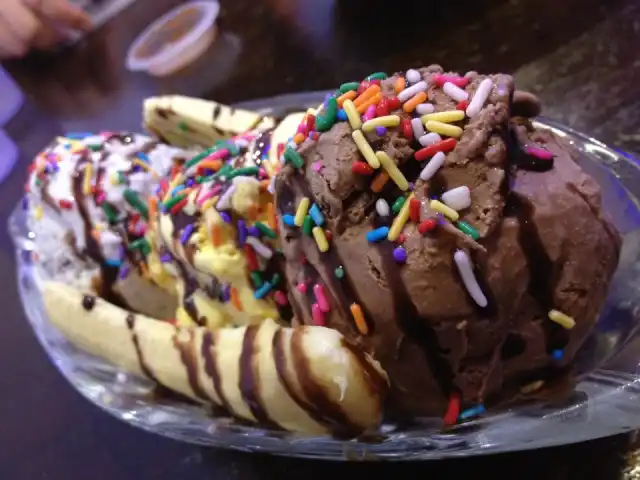 Golden Merry Ice Cream House Food Photo 10