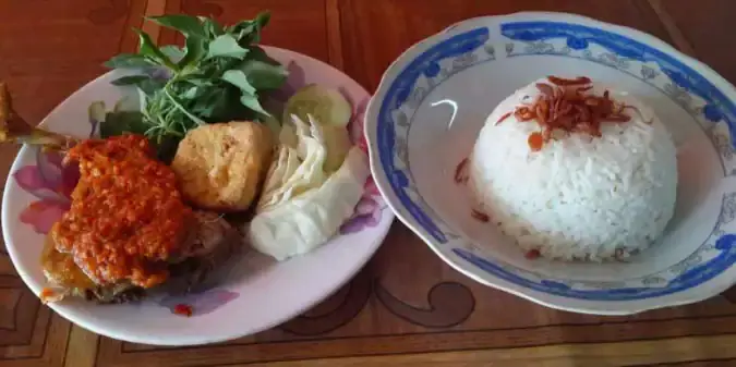 Warung Makan Sederhana "Suwarti"