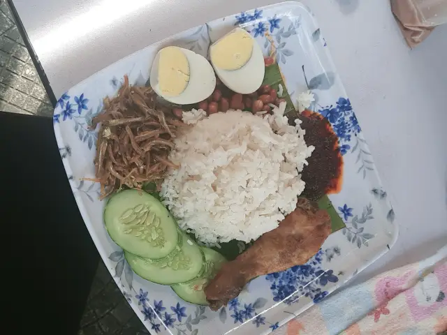 Nasi Lemak Panas Berlauk Ibu Kitchen (Bandar Manjalara)