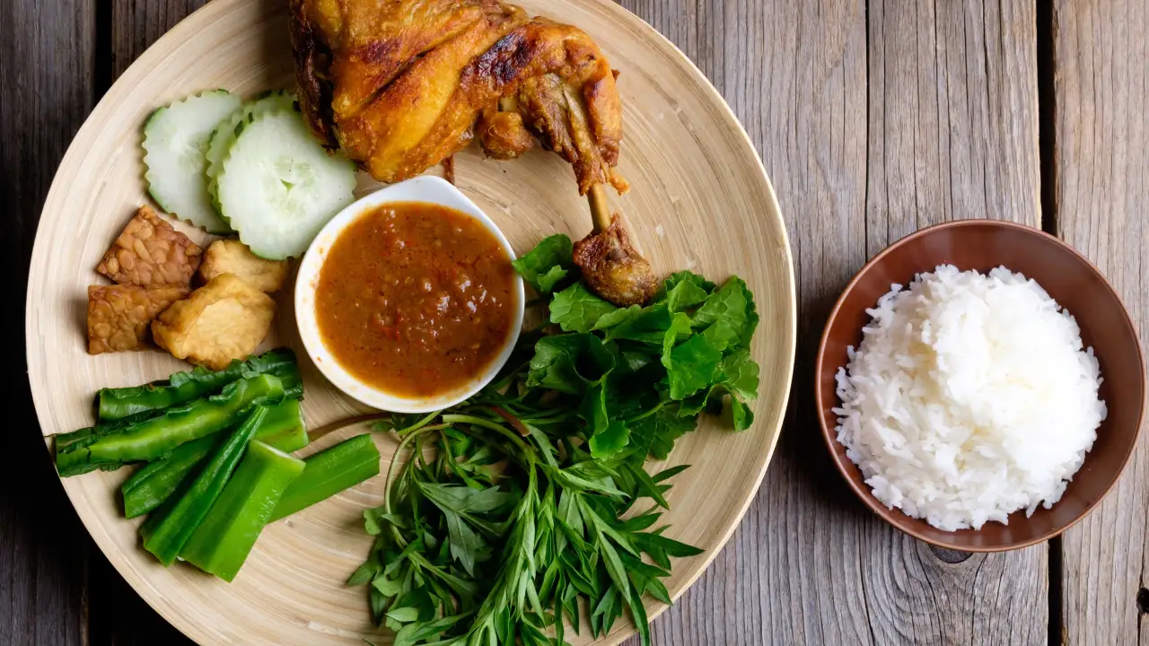 Nasi Kertas Gong Kemuntong