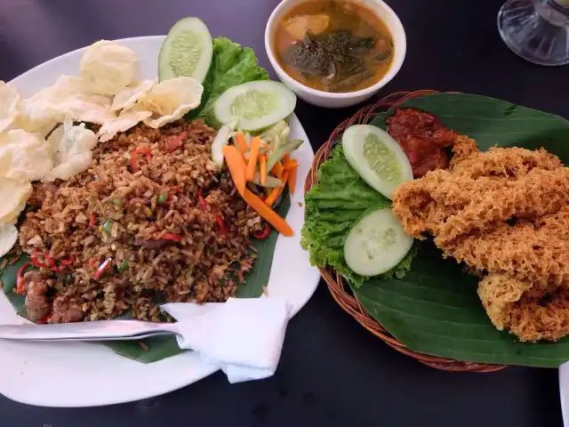 Gambar Makanan Ayam Goreng Aroma 16