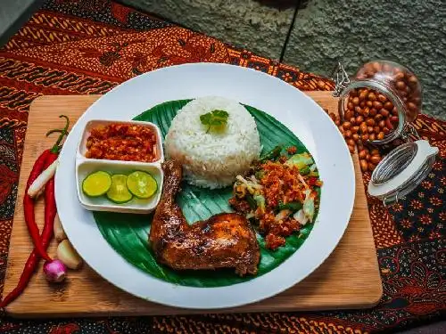 Nasi Uduk Ayam Tulang Lunak Pak Eddy, Kebon Sirih Timur