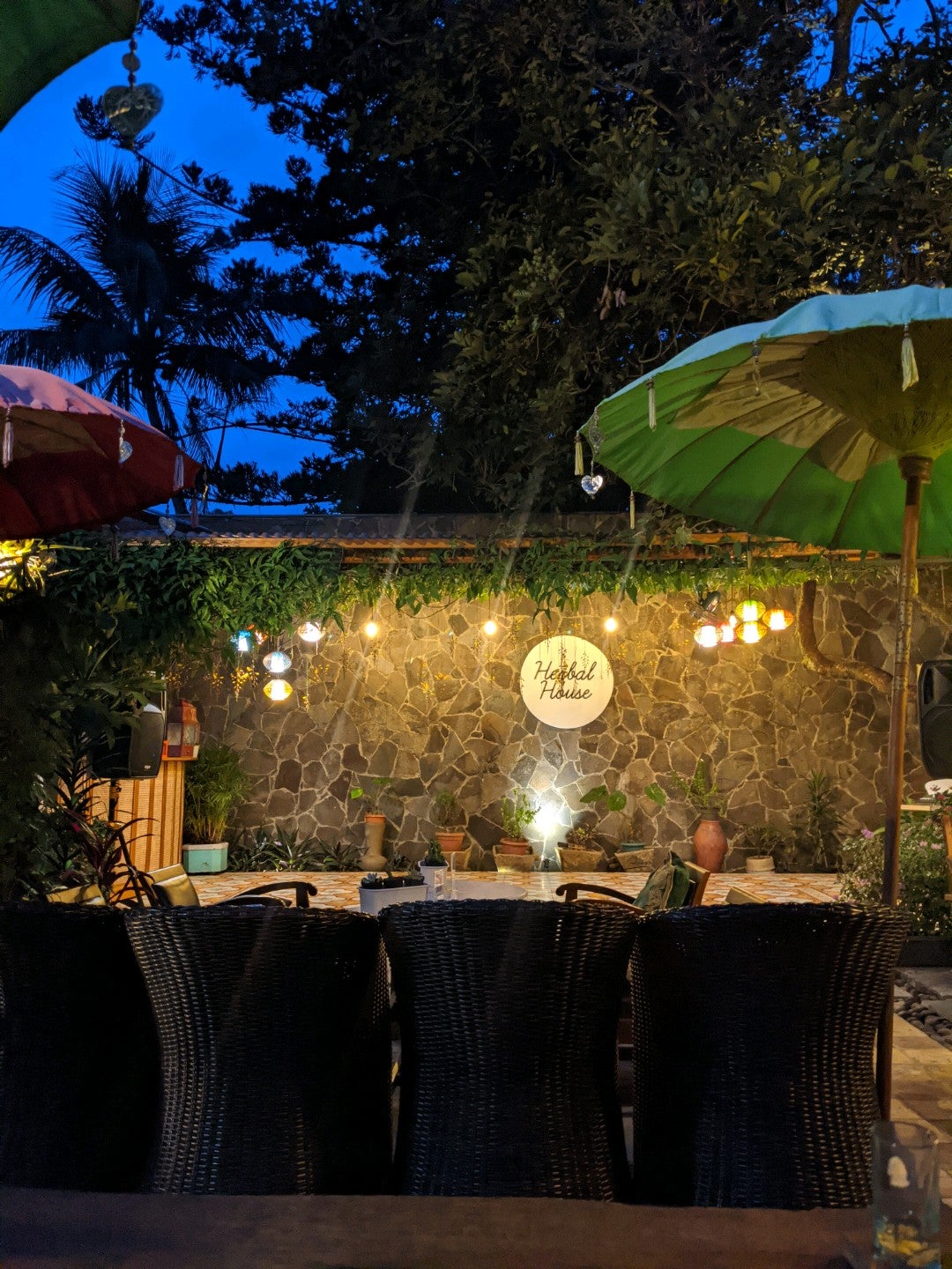 Herbal House Herbs N Eatery terdekat Restoran dan Tempat Makan Coffee