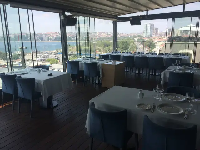 Ouzo Roof Restaurant - Wyndham Grand İstanbul Kalamış Marina Hotel'nin yemek ve ambiyans fotoğrafları 16