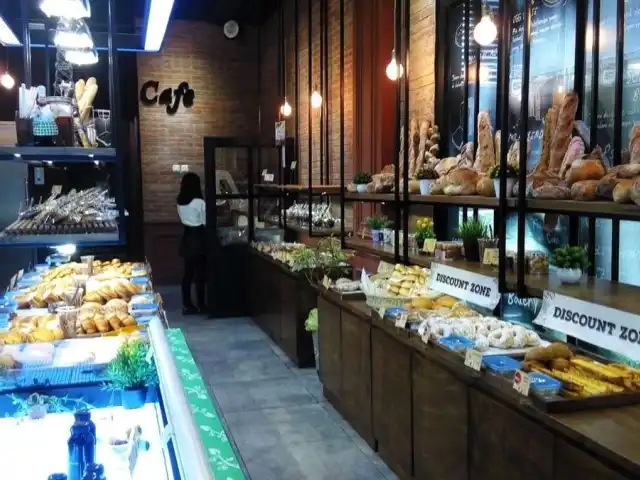 Gambar Makanan Chef's Bakery 12